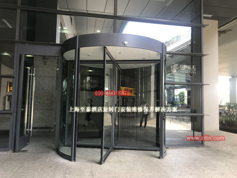 泊悅酒店旋轉門